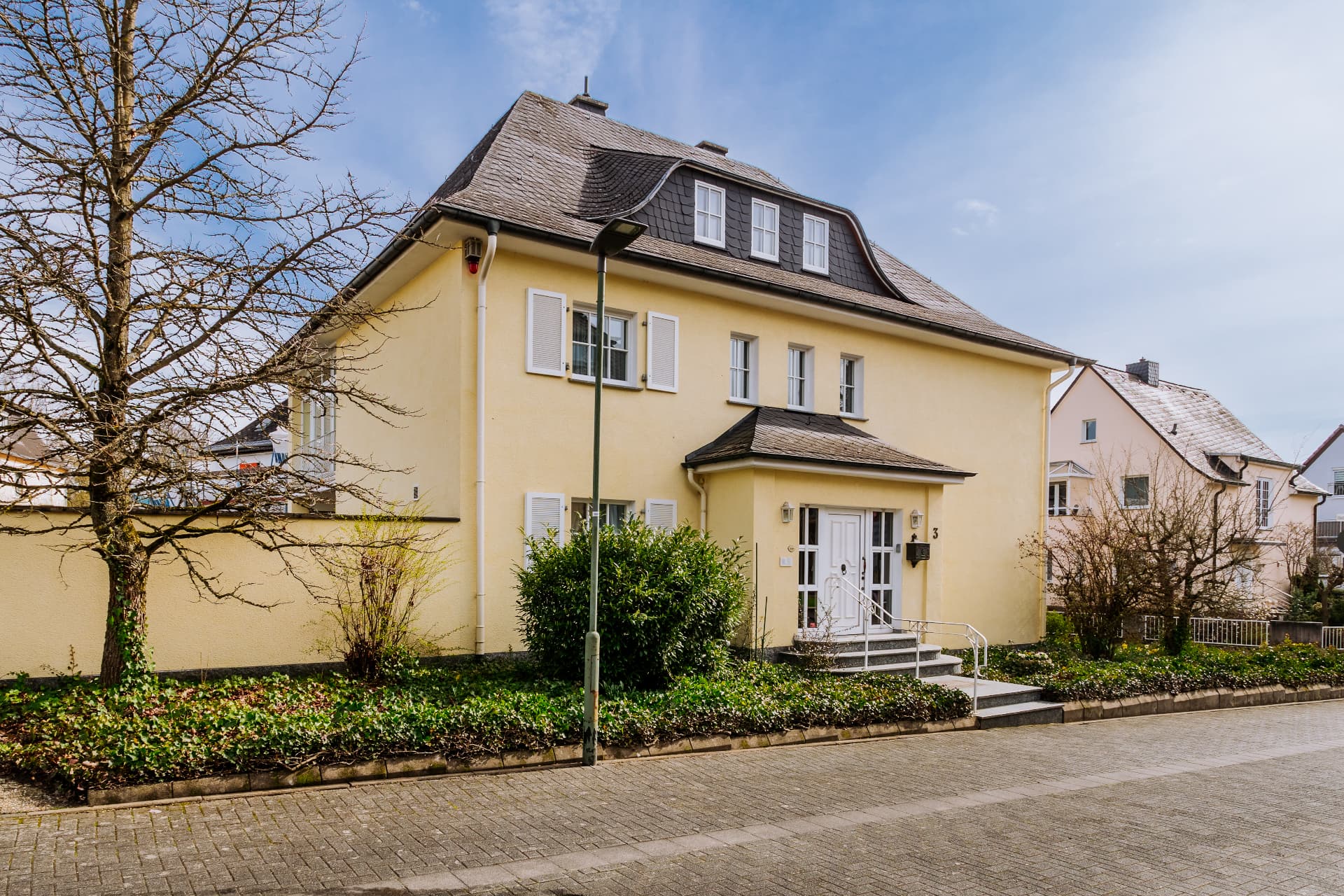 Gepflegtes Ein-/Zweifamilienhaus mit Sauna und Kamin in Gießen
